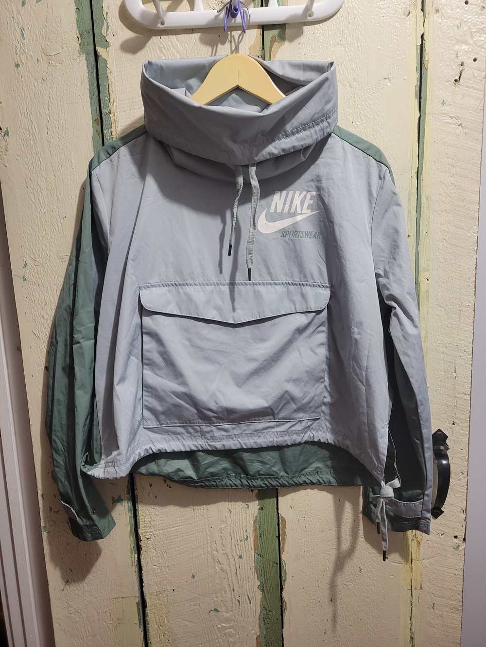 Nike Two-Tone Light Blue and Sage Pullover Windbreaker Jacket